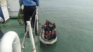 Indian Coast Guard personnel looking for the missing people.(HT) Indian Coast Guard personnel looking for the missing people.(HT)
