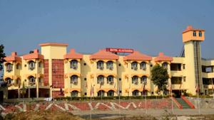 Alaknanda Hotel is located on the picturesque banks of the Ganga river in Haridwar.(RAMESHWAR GAUR/HT Photo) Alaknanda Hotel is located on the picturesque banks of the Ganga river in Haridwar.(RAMESHWAR GAUR/HT Photo)
