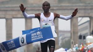 Kenya's Eliud Kipchoge won the gold medal in Marathon at the 2016 Olympics.(REUTERS) Kenya's Eliud Kipchoge won the gold medal in Marathon at the 2016 Olympics.(REUTERS)