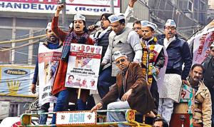 AAP supporters protest against sealing on Tuesday.(Sonu Mehta/HT PHOTO) AAP supporters protest against sealing on Tuesday.(Sonu Mehta/HT PHOTO)