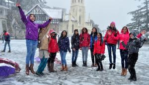 Tourists enjoying season’s first snowfall on the Ridge in Shimla on Tuesday.(Deepak Sansta/HT) Tourists enjoying season’s first snowfall on the Ridge in Shimla on Tuesday.(Deepak Sansta/HT)