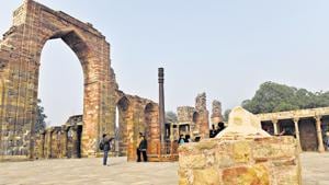 The Qutub Minar, the Quwwat ul Islam mosque that stands beside it and a new fort north of the mosque formed “the nucleus” of Delhi’s first iteration as an imperial city.(Sanjeev Verma/HT PHOTO)
