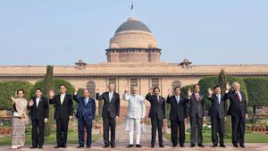 Prime Minister Narendra Modi with Asean heads of state and governments at Rashtrapati Bhavan in New Delhi on Thursday.(PTI) Prime Minister Narendra Modi with Asean heads of state and governments at Rashtrapati Bhavan in New Delhi on Thursday.(PTI)
