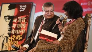Surendra Mohan Pathak released the first of his three-part autobiography, Na Bairi Na Koi Begana during a session at the Jaipur Literature Festival.(Raj K Raj/HT PHOTO) Surendra Mohan Pathak released the first of his three-part autobiography, Na Bairi Na Koi Begana during a session at the Jaipur Literature Festival.(Raj K Raj/HT PHOTO)