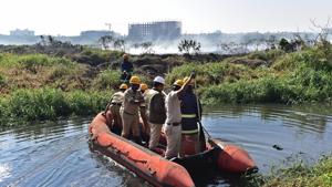 Firefighters inspecting the Bellandur lake in Bengaluru on Saturday. The lake, known for its high levels of pollution, caught fire on recently, sending out huge clouds of smoke on the Yemlur side.(PTI) Firefighters inspecting the Bellandur lake in Bengaluru on Saturday. The lake, known for its high levels of pollution, caught fire on recently, sending out huge clouds of smoke on the Yemlur side.(PTI)