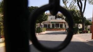BJP head office in Jaipur wore a deserted look Thursday as Congress swept the bypolls to two Lok Sabha and one assembly seats in Rajasthan.(Himanshu Vyas/HT Photo) BJP head office in Jaipur wore a deserted look Thursday as Congress swept the bypolls to two Lok Sabha and one assembly seats in Rajasthan.(Himanshu Vyas/HT Photo)