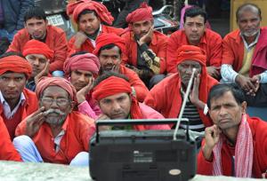 Railway workers listen to finance minister Arun Jaitley’s Union Budget 2018-19 speech on radio, at Moradabad railway station on Thursday.(PTI) Railway workers listen to finance minister Arun Jaitley’s Union Budget 2018-19 speech on radio, at Moradabad railway station on Thursday.(PTI)