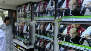 People watch Union Budget presented in Parliament last year.(Samir Jana/HT File Photo) People watch Union Budget presented in Parliament last year.(Samir Jana/HT File Photo)