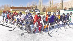 Members of the women’s ice hockey team of India play at Karzu Ring in Leh. The players are aged between 15-30, and are being trained by four-time Olympic gold medallist from Canada, Hayley Wickenheiser.(Sanchit Khanna/HT PHOTO) Members of the women’s ice hockey team of India play at Karzu Ring in Leh. The players are aged between 15-30, and are being trained by four-time Olympic gold medallist from Canada, Hayley Wickenheiser.(Sanchit Khanna/HT PHOTO)