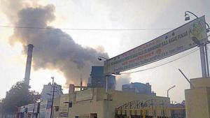 The residents have been facing breathing problems and irritation in eyes due to emission of pollutants.(HT File) The residents have been facing breathing problems and irritation in eyes due to emission of pollutants.(HT File)