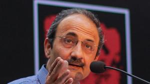 Gujarati-language poet Udayan Thakkar at the event on Wednesday.(Supreet Sapkal/HT) Gujarati-language poet Udayan Thakkar at the event on Wednesday.(Supreet Sapkal/HT)