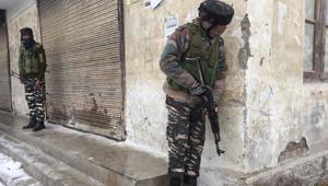 The CRPF camp is close to the SMHS Hospital, where militants struck on February 6. Two policemen were killed and a hardened Lashkar terrorist managed to flee from custody.(Waseem Andrabi/HT Photo) The CRPF camp is close to the SMHS Hospital, where militants struck on February 6. Two policemen were killed and a hardened Lashkar terrorist managed to flee from custody.(Waseem Andrabi/HT Photo)