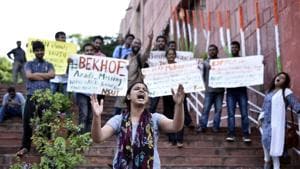 Hundreds of students gathered at the outlawed ‘freedom square’, outside the administrative block to witness the programme that was organised as part of the ongoing agitations against the new attendance policy on campus.(Arun Sharma/HT PHOTO)