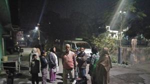 People rushed out of their houses in Uttarakhand’s Rudrapur after a low-intensity earthquake hit the state early on Monday.(HT Photo.) People rushed out of their houses in Uttarakhand’s Rudrapur after a low-intensity earthquake hit the state early on Monday.(HT Photo.)