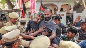 Police try to detain members of Thanthai Periyar Dravida Kalagham protesting against the Supreme Court’s verdict on the Cauvery river dispute, in Coimbatore on Friday.(PTI Photo) Police try to detain members of Thanthai Periyar Dravida Kalagham protesting against the Supreme Court’s verdict on the Cauvery river dispute, in Coimbatore on Friday.(PTI Photo)