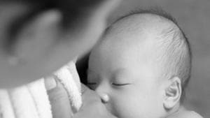 Provision of mother’s breast milk to infants within one hour of birth ensures that the infant receives the colostrum, which is rich in protective factors.(Shutterstock Photo/Representational image) Provision of mother’s breast milk to infants within one hour of birth ensures that the infant receives the colostrum, which is rich in protective factors.(Shutterstock Photo/Representational image)