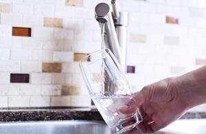 A sum of Rs 391.60 crore is being spent to ensure availability of safe, arsenic-free drinking water in 13 Bihar districts by the end of next year.(File photo) A sum of Rs 391.60 crore is being spent to ensure availability of safe, arsenic-free drinking water in 13 Bihar districts by the end of next year.(File photo)