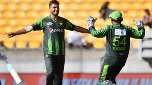 Rumman Raees (L) said that dismissing Virat Kohli will be a great feeling for the Pakistan fast bowler.(AFP) Rumman Raees (L) said that dismissing Virat Kohli will be a great feeling for the Pakistan fast bowler.(AFP)