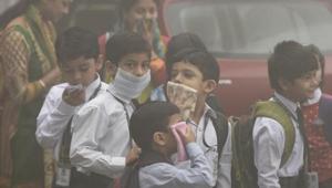 Students wait for a school van in the morning at Mayur Vihar in New Delhi, in November 2017. Air quality dips severely during the winter months owing to crop burning at the start of the season.(Sushil Kumar/HT File Photo) Students wait for a school van in the morning at Mayur Vihar in New Delhi, in November 2017. Air quality dips severely during the winter months owing to crop burning at the start of the season.(Sushil Kumar/HT File Photo)