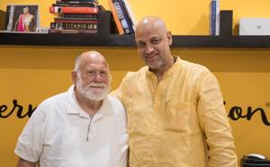 David Dawdy and Banaras-based filmmaker Praveen Chaturvedi at a studio in Varanasi.(HT Photo) David Dawdy and Banaras-based filmmaker Praveen Chaturvedi at a studio in Varanasi.(HT Photo)