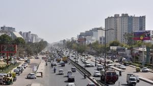 Construction of the 5km elevated road is tipped to reduce congestion on Sohna road.(Sanjeev Verma/HT PHOTO) Construction of the 5km elevated road is tipped to reduce congestion on Sohna road.(Sanjeev Verma/HT PHOTO)
