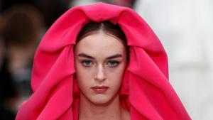 A model presents a creation by designer Pierpaolo Piccioli as part of his Autumn/Winter 2018/2019 women's ready-to-wear collection for fashion house Valentino, during Fashion Week in Paris.(REUTERS/Pascal Rossignol) A model presents a creation by designer Pierpaolo Piccioli as part of his Autumn/Winter 2018/2019 women's ready-to-wear collection for fashion house Valentino, during Fashion Week in Paris.(REUTERS/Pascal Rossignol)
