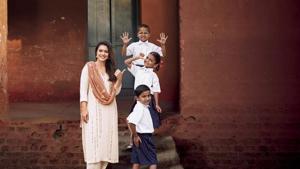 Actor Kajol Devgn, who is the advocacy ambassador for HUL’s campaign, with a few schoolchildren.(HUL) Actor Kajol Devgn, who is the advocacy ambassador for HUL’s campaign, with a few schoolchildren.(HUL)