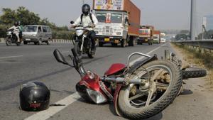 A 22-year-old man was killed in a hit-and-run accident on the Western Express highway in Mumbai.(HT File (Representational Image)) A 22-year-old man was killed in a hit-and-run accident on the Western Express highway in Mumbai.(HT File (Representational Image))