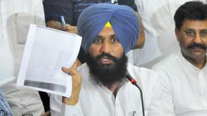 LIP MLA Simarjit Bains during a press conference in Ludhiana on Sunday.(Gurminder Singh/HT) LIP MLA Simarjit Bains during a press conference in Ludhiana on Sunday.(Gurminder Singh/HT)