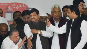 The Yadav family feud broke out in 2016 between Akhilesh Yadav and uncle Shivpal Yadav over control of the Samajwadi Party.(HT file) The Yadav family feud broke out in 2016 between Akhilesh Yadav and uncle Shivpal Yadav over control of the Samajwadi Party.(HT file)