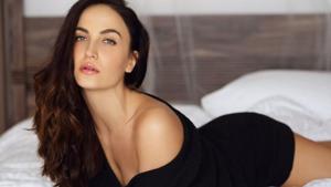 In Tamil and Kannada remakes of the film Queen, Elli AvrRam will reprise the role originally essayed by actor Lisa Haydon. In Tamil and Kannada remakes of the film Queen, Elli AvrRam will reprise the role originally essayed by actor Lisa Haydon.