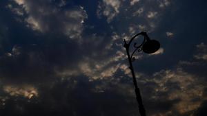 Officials from IMD said that the rise in minimum temperature in the city was due to the cloudy weather conditions experienced in the past two-three days.(HT PHOTO) Officials from IMD said that the rise in minimum temperature in the city was due to the cloudy weather conditions experienced in the past two-three days.(HT PHOTO)