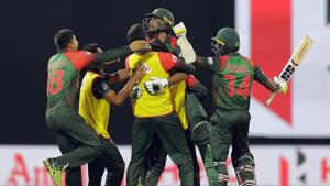 Follow highlights of Sri Lanka vs Bangladesh, Nidahas Trophy tri-nation T20 match in Colombo here. Mahmudullah’s quickfire 43-run knock helped Bangladesh beat Sri Lanka by two wickets to enter the final of the Nidahas Trophy T20 tri-nation series.(AP) Follow highlights of Sri Lanka vs Bangladesh, Nidahas Trophy tri-nation T20 match in Colombo here. Mahmudullah’s quickfire 43-run knock helped Bangladesh beat Sri Lanka by two wickets to enter the final of the Nidahas Trophy T20 tri-nation series.(AP)