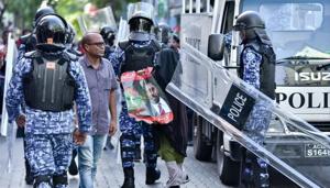 This picture taken on March 2, 2018 shows Maldivian police responding to a protest urging the release of opposition leaders held in jail in the Maldives capital Male.(AFP File Photo) This picture taken on March 2, 2018 shows Maldivian police responding to a protest urging the release of opposition leaders held in jail in the Maldives capital Male.(AFP File Photo)