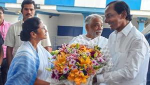 Telangana Chief Minister K Chandrashekhar Rao being welcome by his West Bengal counterpart Mamata Banerjee ahead of a meeting in Kolkata on Monday.(PTI) Telangana Chief Minister K Chandrashekhar Rao being welcome by his West Bengal counterpart Mamata Banerjee ahead of a meeting in Kolkata on Monday.(PTI)