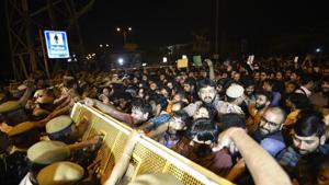 Security personnel stop JNU students during their protest against a professor who is accused of sexually harassing students, at Vasant Kunj police station in New Delhi.(PTI Photo) Security personnel stop JNU students during their protest against a professor who is accused of sexually harassing students, at Vasant Kunj police station in New Delhi.(PTI Photo)