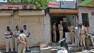 Police personnel at Maruti courier where blast took place at Ahmednagar near Pune.(HT PHOTO) Police personnel at Maruti courier where blast took place at Ahmednagar near Pune.(HT PHOTO)