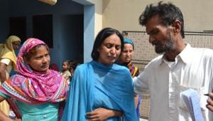 Surjit’s widow, Usha (centre), was inconsolable and broke into tears several times following confirmation by Sushma Swaraj that his husband had been killed in Iraq.(Pardeep Pandit/HT) Surjit’s widow, Usha (centre), was inconsolable and broke into tears several times following confirmation by Sushma Swaraj that his husband had been killed in Iraq.(Pardeep Pandit/HT)