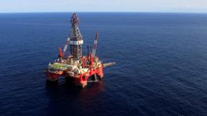 In the U.S., the American Petroleum Institute was said to report that nationwide crude stockpiles tumbled 2.74 million barrels last week.(Reuters File Photo) In the U.S., the American Petroleum Institute was said to report that nationwide crude stockpiles tumbled 2.74 million barrels last week.(Reuters File Photo)