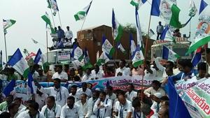 Members of various political parties in a protest rally demand for special status for Andhra Pradesh on Thursday.(HT Photos) Members of various political parties in a protest rally demand for special status for Andhra Pradesh on Thursday.(HT Photos)