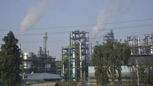 Carbon dioxide emissions are the primary cause of global average temperature rise, which countries are seeking to curb to avoid the most devastating effects of climate change.(Sakib Ali/HT File Photo)