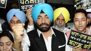 Opposition AAP legislators protesting outside Punjab assembly during budget session in Chandigarh on Monday.(Keshav Singh/HT) Opposition AAP legislators protesting outside Punjab assembly during budget session in Chandigarh on Monday.(Keshav Singh/HT)