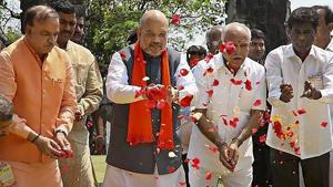 BJP president Amit Shah and BS Yeddyurappa, along with other BJP leaders, pay tribute to Kuvempu Smarak in Thirthahalli taluk of Shimoga district on Monday.(PTI) BJP president Amit Shah and BS Yeddyurappa, along with other BJP leaders, pay tribute to Kuvempu Smarak in Thirthahalli taluk of Shimoga district on Monday.(PTI)