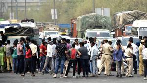 Family members and supporters of the girl had blocked the road to Noida from Mayur Vihar on March 22, demanding the arrest of the accused teachers.(Raj K Raj/HT PHOTO) Family members and supporters of the girl had blocked the road to Noida from Mayur Vihar on March 22, demanding the arrest of the accused teachers.(Raj K Raj/HT PHOTO)