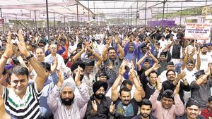 On Wednesday, over 7,000 traders, their workers and family members gathered at Ramlila Maidan to protest against the sealing drive by the Supreme Court-appointed monitoring committee.(Sonu Mehta/HT PHOTO) On Wednesday, over 7,000 traders, their workers and family members gathered at Ramlila Maidan to protest against the sealing drive by the Supreme Court-appointed monitoring committee.(Sonu Mehta/HT PHOTO)