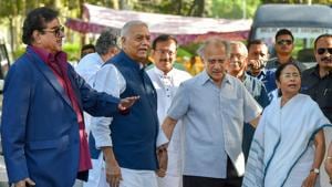 BJP leaders Shatrughan Sinha, Yashwant Sinha and Arun Shourie with West Bengal chief minister Mamata Banerjee in New Delhi on Wednesday.(PTI) BJP leaders Shatrughan Sinha, Yashwant Sinha and Arun Shourie with West Bengal chief minister Mamata Banerjee in New Delhi on Wednesday.(PTI)
