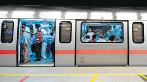 Delhi Police’s metro unit on Wednesday announced the arrest of a gang of four members involved in the theft of overhead cables on Delhi Metro’s Magenta Line.(Hindustan Times Media) Delhi Police’s metro unit on Wednesday announced the arrest of a gang of four members involved in the theft of overhead cables on Delhi Metro’s Magenta Line.(Hindustan Times Media)