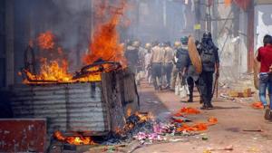 Police personnel patrol after a clashes and incidents of arson took place over a Ram Navami procession at Raniganj in Burdwan district on March 26.(PTI Photo) Police personnel patrol after a clashes and incidents of arson took place over a Ram Navami procession at Raniganj in Burdwan district on March 26.(PTI Photo)