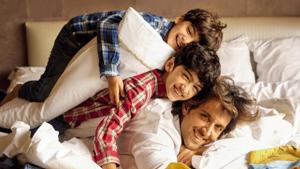 Hrithik Roshan with his two kids, Hrehaan and Hridhaan.(Brunch Photo) Hrithik Roshan with his two kids, Hrehaan and Hridhaan.(Brunch Photo)