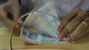Banks will remain closed on March 29 and March 30 for Mahavir Jayanti and Good Friday and will work on March 31. Banks will shut again on April 2 (Monday) for annual closing of accounts.(AFP Photo) Banks will remain closed on March 29 and March 30 for Mahavir Jayanti and Good Friday and will work on March 31. Banks will shut again on April 2 (Monday) for annual closing of accounts.(AFP Photo)